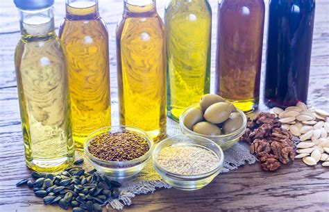 Variedad de aceites y mantecas usados en jabonería