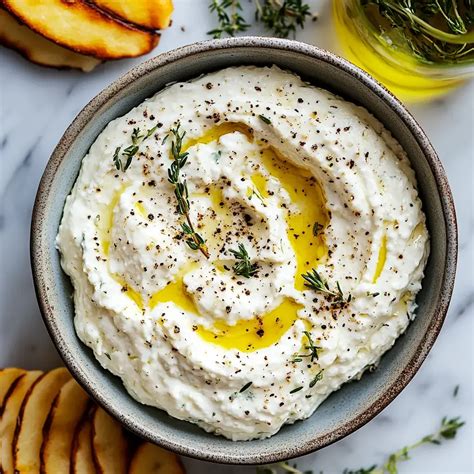Dip cremoso de prietas con pan tostado