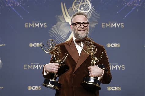 Premios Annie y Emmy, representando los reconocimientos de la serie.