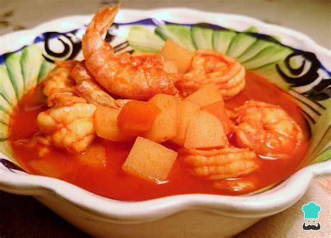 Caldo de camarón picante con vegetales