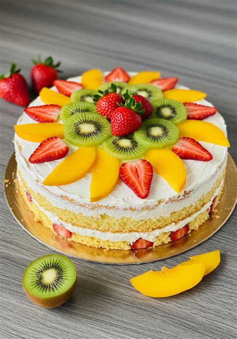Ilustración de pastel con frutas frescas refrigerado