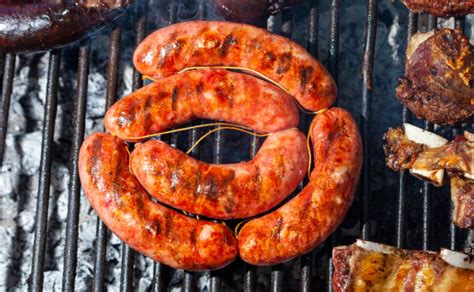 comparación visual chorizo parrillero vs chorizo criollo