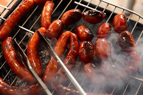chorizos dorados a la parrilla