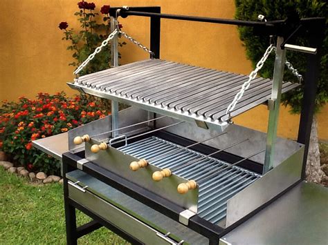 Foto de una parrilla argentina de acero inoxidable