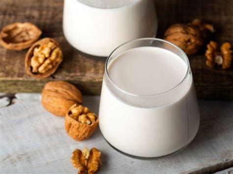 Ingredientes básicos para leche de nuez: nueces y agua