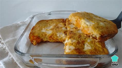 Tarta o budín de zanahoria salado con vegetales y queso