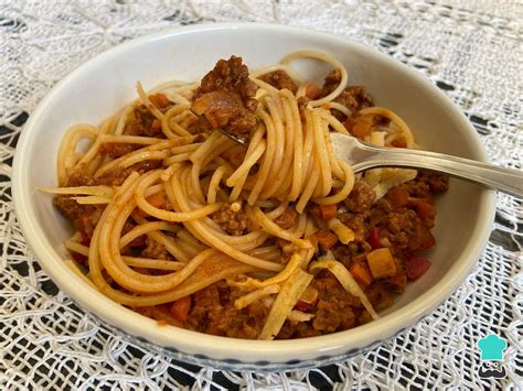 Plato de tuco con carne estofada y pasta