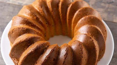 Queque de yogur recién horneado con la 