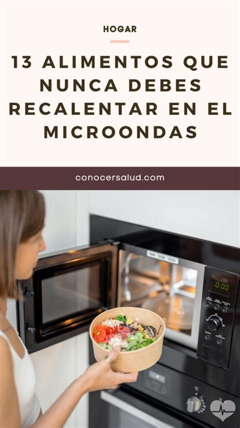 Infografía que muestra los alimentos mencionados como peligrosos para recalentar en microondas.