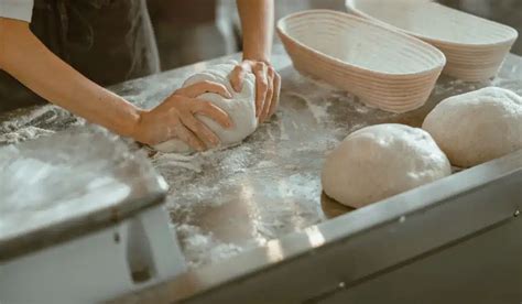 Proceso de amasado de la masa para empanadas