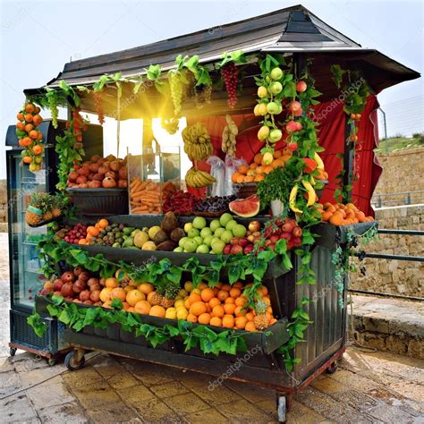 Puesto de frutas frescas en un 