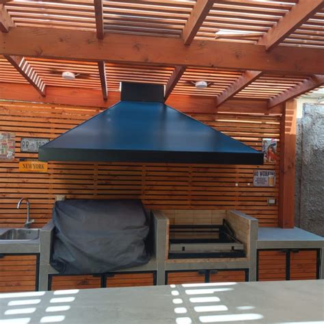 Esquema de iluminación de quincho con foco en campana de asador
