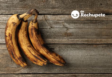 Plátanos muy maduros listos para usar en la receta