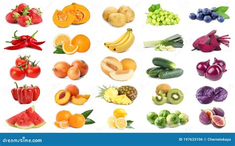 Imagen de una variedad de frutas y verduras frescas en una mesa, con manzanas en primer plano, simbolizando una dieta equilibrada y un estilo de vida saludable.