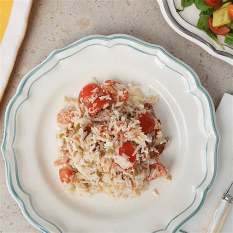 Ensalada de arroz con bonito y vegetales