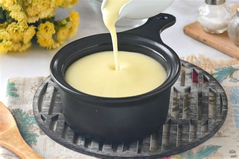 Esquema de los componentes básicos de la salsa velouté: fondo claro y roux