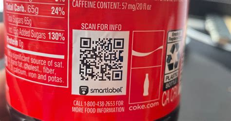 Imagen de un envase de Coca-Cola con un código QR destacado