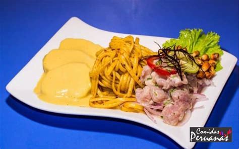 Plato hondo con ceviche combinado elegantemente presentado