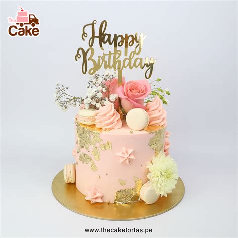 torta decorada con buttercream de diferentes consistencias