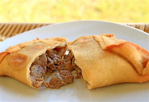Serie de fotos: cómo armar y cerrar una empanada