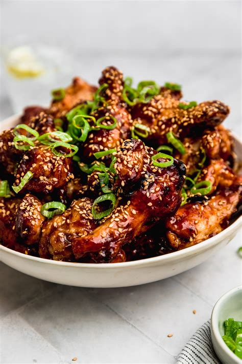 Cuatro tipos de alitas de pollo: con ostras, melocotón y chipotle, coreanas y a la sriracha