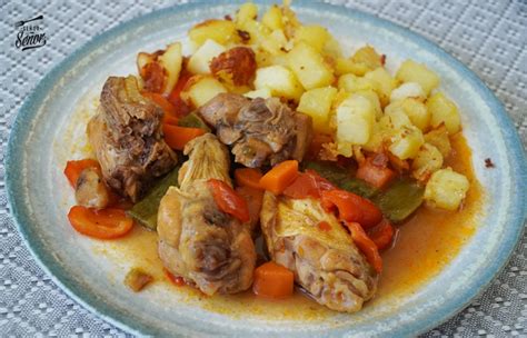 Ingredientes frescos para guisado de pollo y conejo