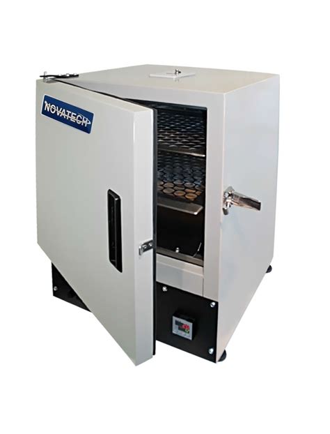 Ilustración de un horno de secado y una balanza analítica utilizados en el método termogravimétrico.