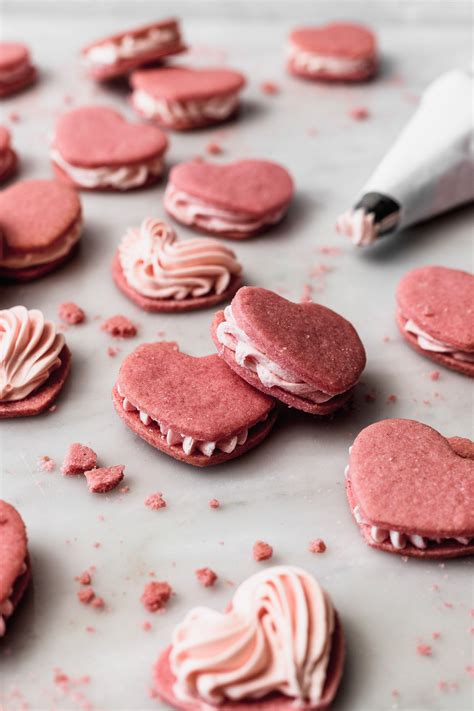 galletas de corazón rellenas de buttercream