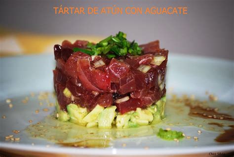Tártar de atún emplatado con aguacate