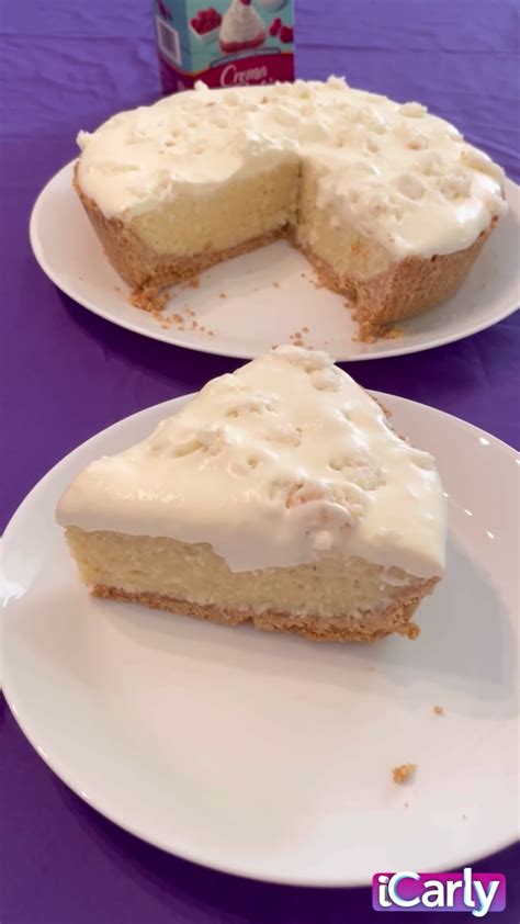 Foto de la tarta de coco de iCarly terminada y decorada