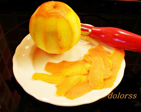 Cáscaras de naranja escaldadas o ralladura fina
