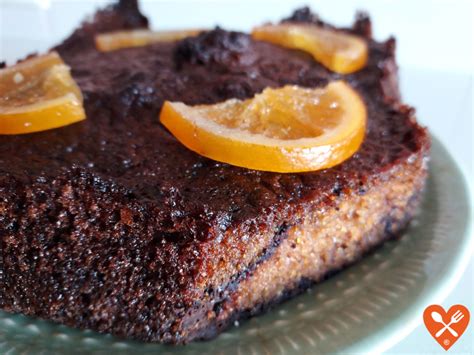Infografía que muestra las diferentes variantes del bizcocho de naranja: chocolate, almendras y jengibre