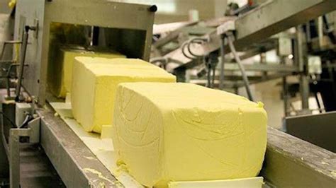 Proceso de incorporación de la mantequilla a la crema, mostrando el cambio de textura