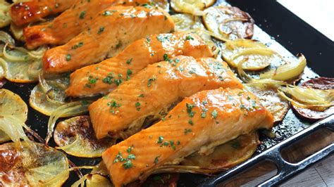 Salmón al horno con salsa pesto