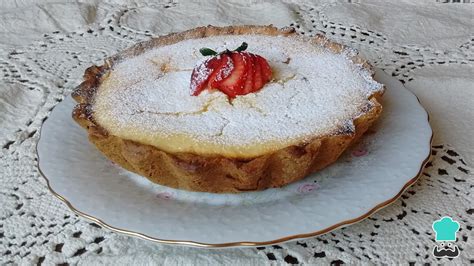 Foto temática de cheesecake de ricota y yogur con frutas y mermelada, vista superior