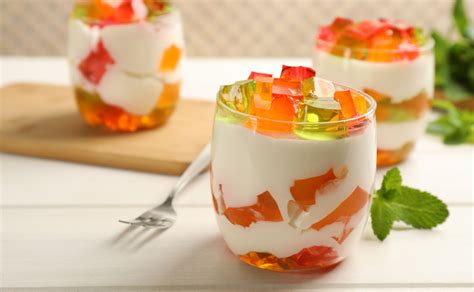 Infografía de los pasos para mezclar ricota, yogur y gelatina