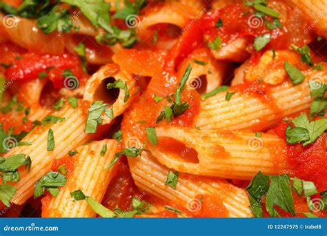 foto de penne rigate con salsa