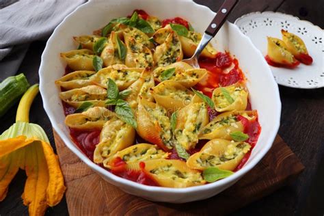 variedad de pasta con forma de concha