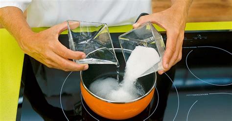 Esquema paso a paso de la preparación del almíbar y la hidratación de la gelatina para lograr la textura de malvavisco.