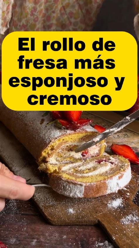 Ilustración detallada de cómo enrollar el bizcocho caliente con un paño para formar el tronco.