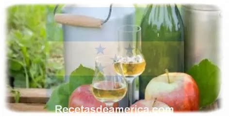 Foto de botellas de vino de manzana casero listas para almacenar