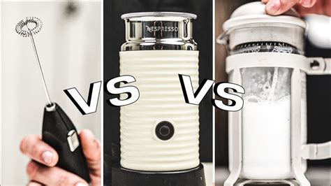 Esquema que muestra la diferencia entre un espumador de leche manual de mano y un modelo tipo prensa francesa