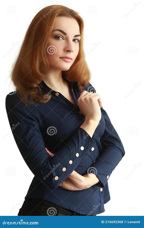 Retrato profesional de Isabel Tocino, mujer seria y distinguida, en un entorno de oficina