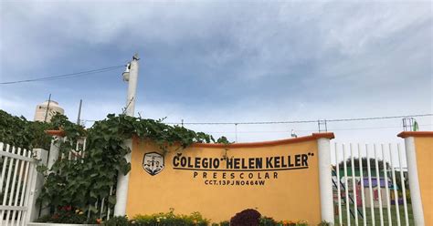 Fotografía histórica de la inauguración o fachada del Colegio Hellen Keller en Ñuñoa