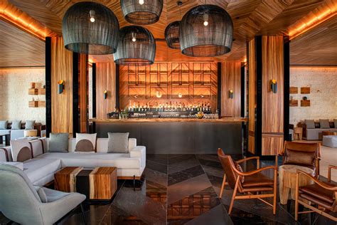 Interior moderno y acogedor de Bar Italia con platos sin gluten