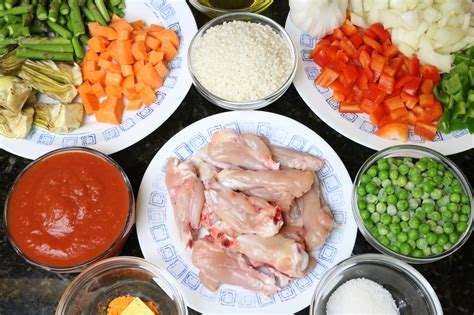 Ingredientes frescos para arroz con pollo