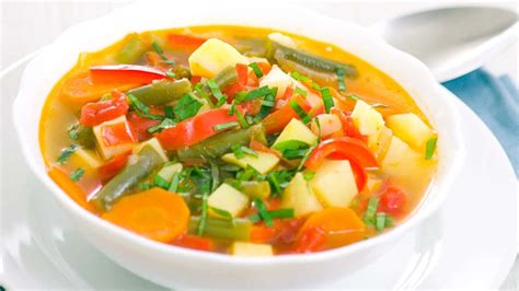 Ingredientes frescos para el caldo de verduras