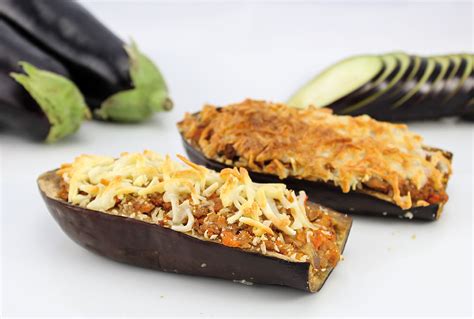 fotografía de patata rellena de berenjena lista para servir