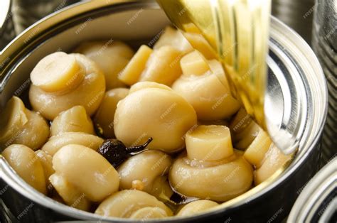 Infografía comparativa de champiñones frescos vs. enlatados