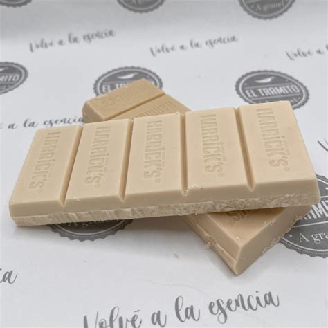 Infografía comparando chocolate blanco en barra vs chips para ganache